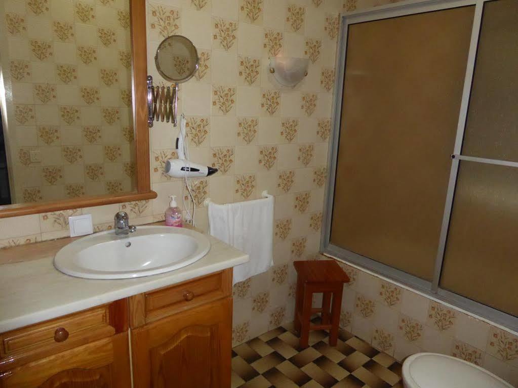 Casa De Hospedes Isaias アングラ・ド・エロイーズモ エクステリア 写真