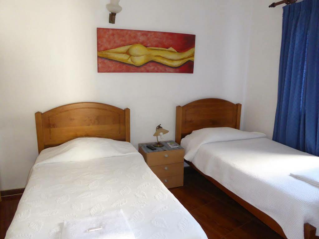 Casa De Hospedes Isaias アングラ・ド・エロイーズモ エクステリア 写真